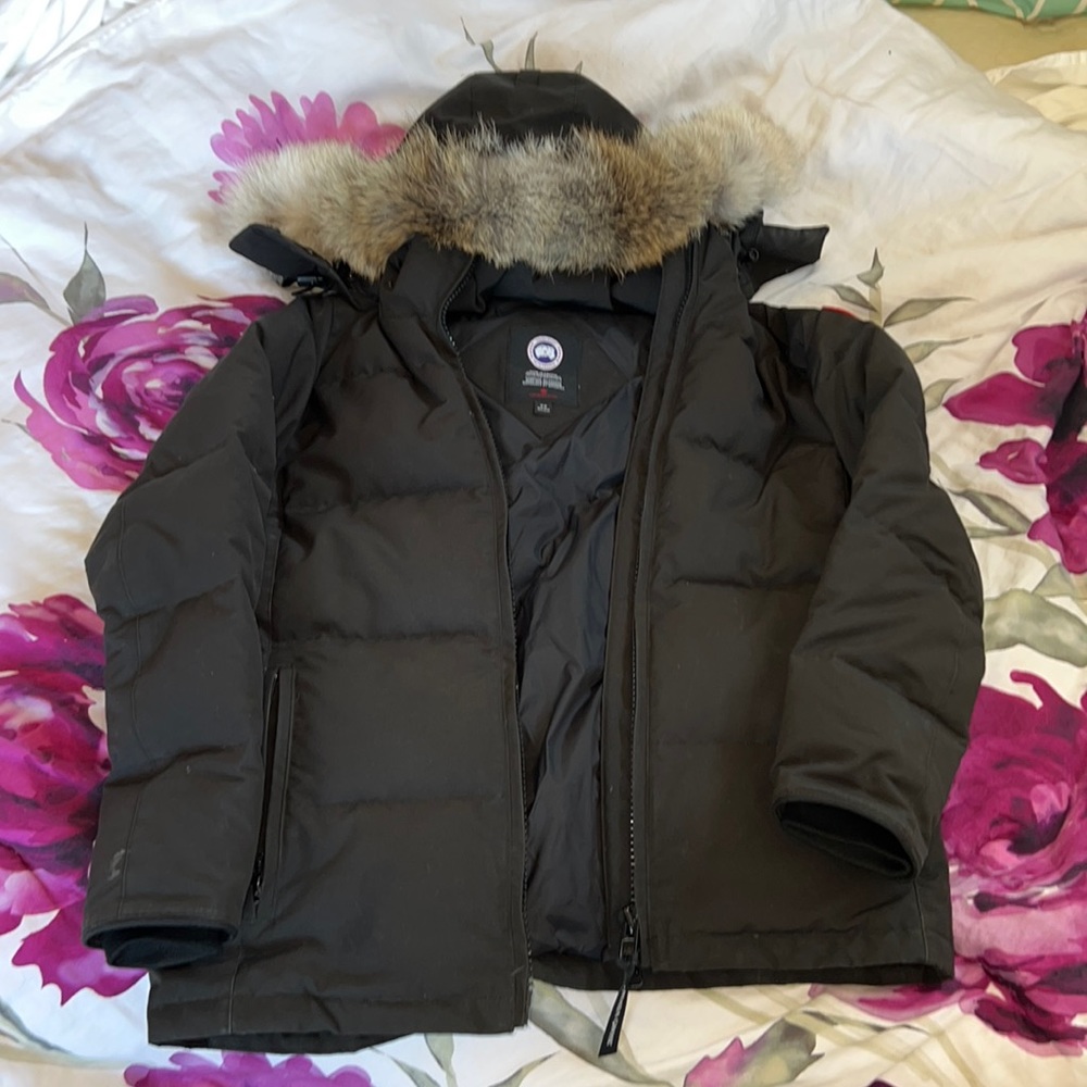 Canada Goose Coat Gently Loved Size Medium🌸